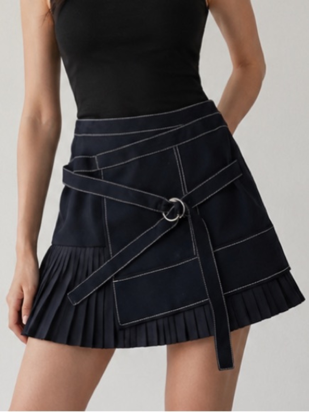 cinq a sept Black A-Line Mini Skirt Strap Faux Wrap Pleats Size 4 EUC